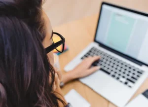 EVA Yun-Tyng SUN Conseillère en gestion de patrimoine Constituer et rentabiliser votre épargne / Réduire vos impôts / Préparer votre retraite et votre transmission / Sécuriser votre avenir et celui de vos proches / Créer des revenus complémentaires / Financer vos projets