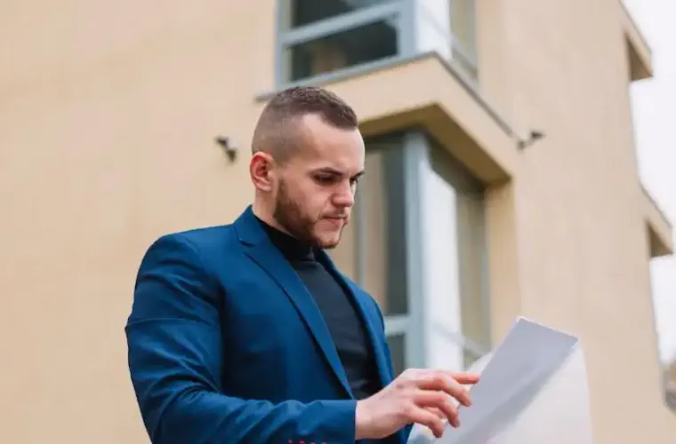 Guide investisseur immobilier : EVA SUN Conseillère en gestion de patrimoine Constituer et rentabiliser votre épargne / Réduire vos impôts / Préparer votre retraite et votre transmission / Sécuriser votre avenir et celui de vos proches / Créer des revenus complémentaires / Financer vos projets